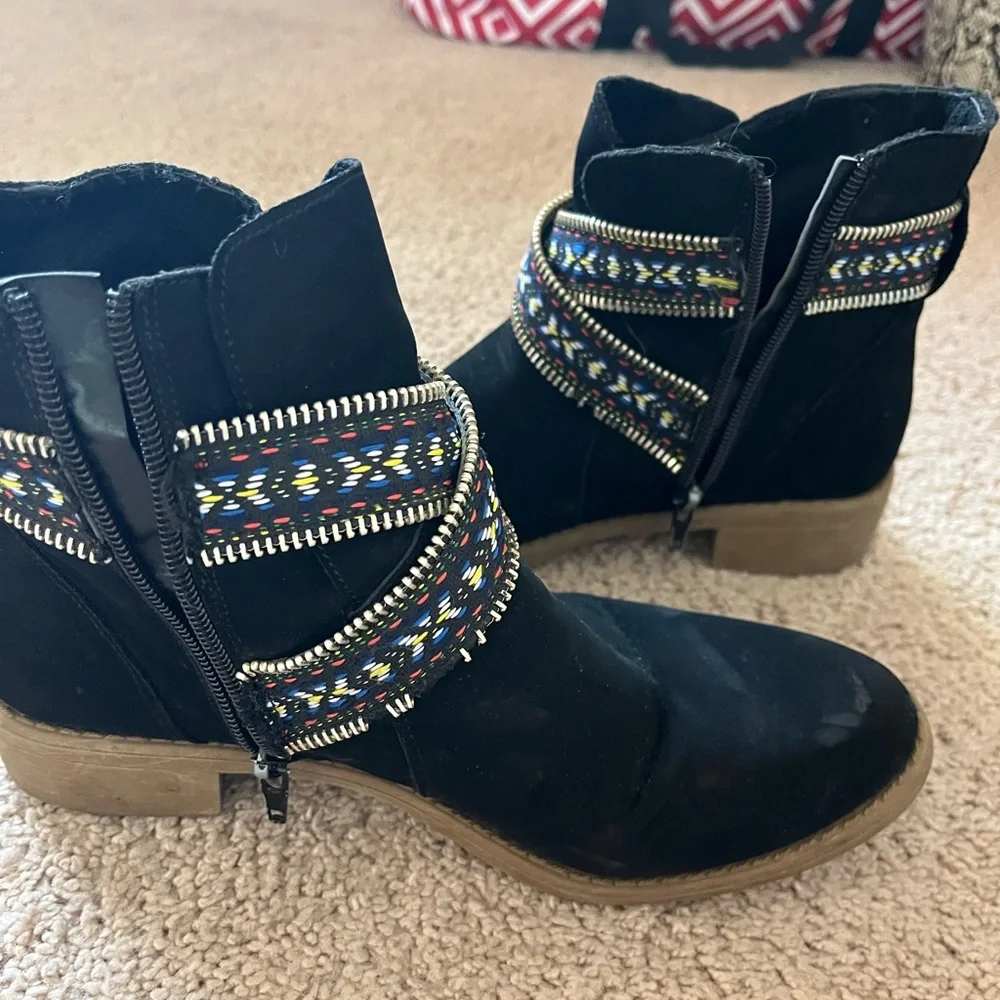 Boots - Picture 5 of 6